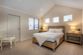 Coode Street Townhouse - Executive Escapes